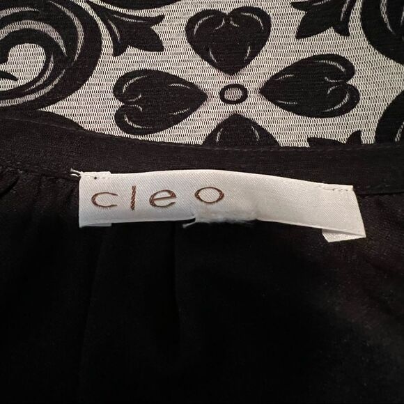 3 for $30! Cleo patterned top - Picture 5 of 10